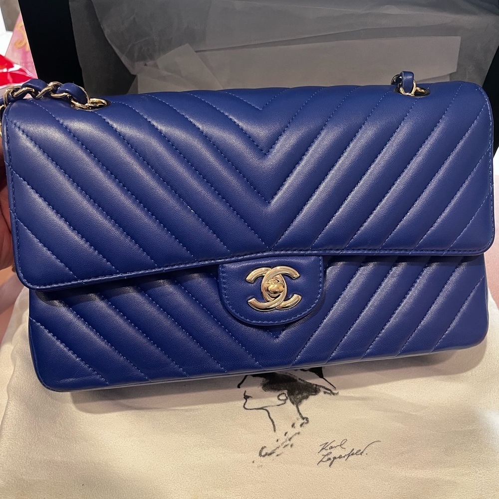Chanel medium flap bag. Lambskin chevron like new, excellent condition